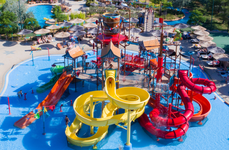 A group of children enjoying the pool at the waterpark capital of the world
